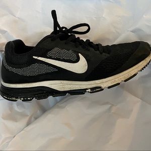 Black nike zoom fly 2